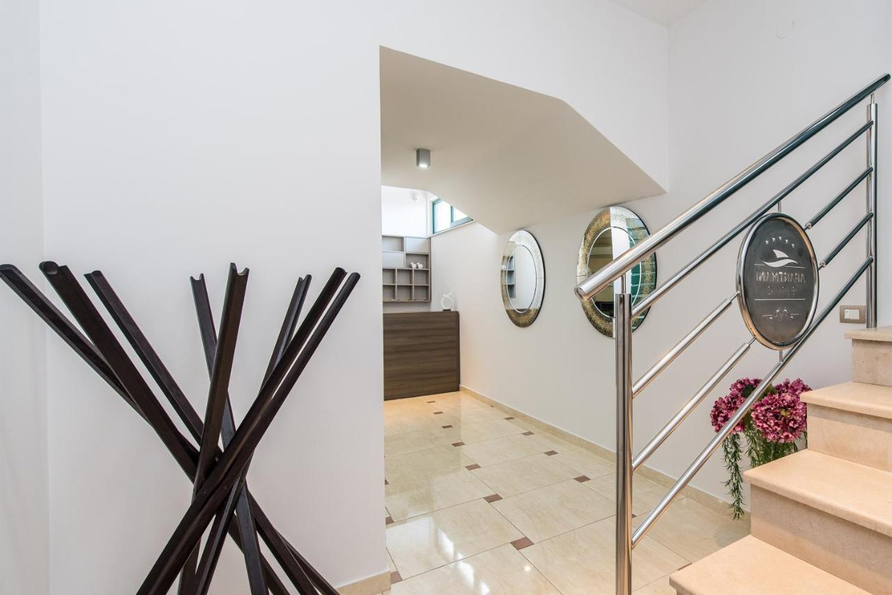 Pool Terrace Sea View Sarkic Apartment Novalja Exterior photo