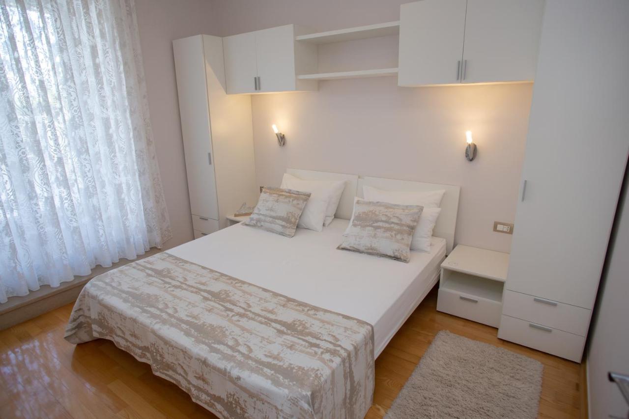 Pool Terrace Sea View Sarkic Apartment Novalja Exterior photo